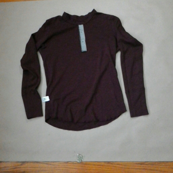 WINGS AND HORNS Base Long Sleeve Henley READ - small hole - Picture 10 of 16
